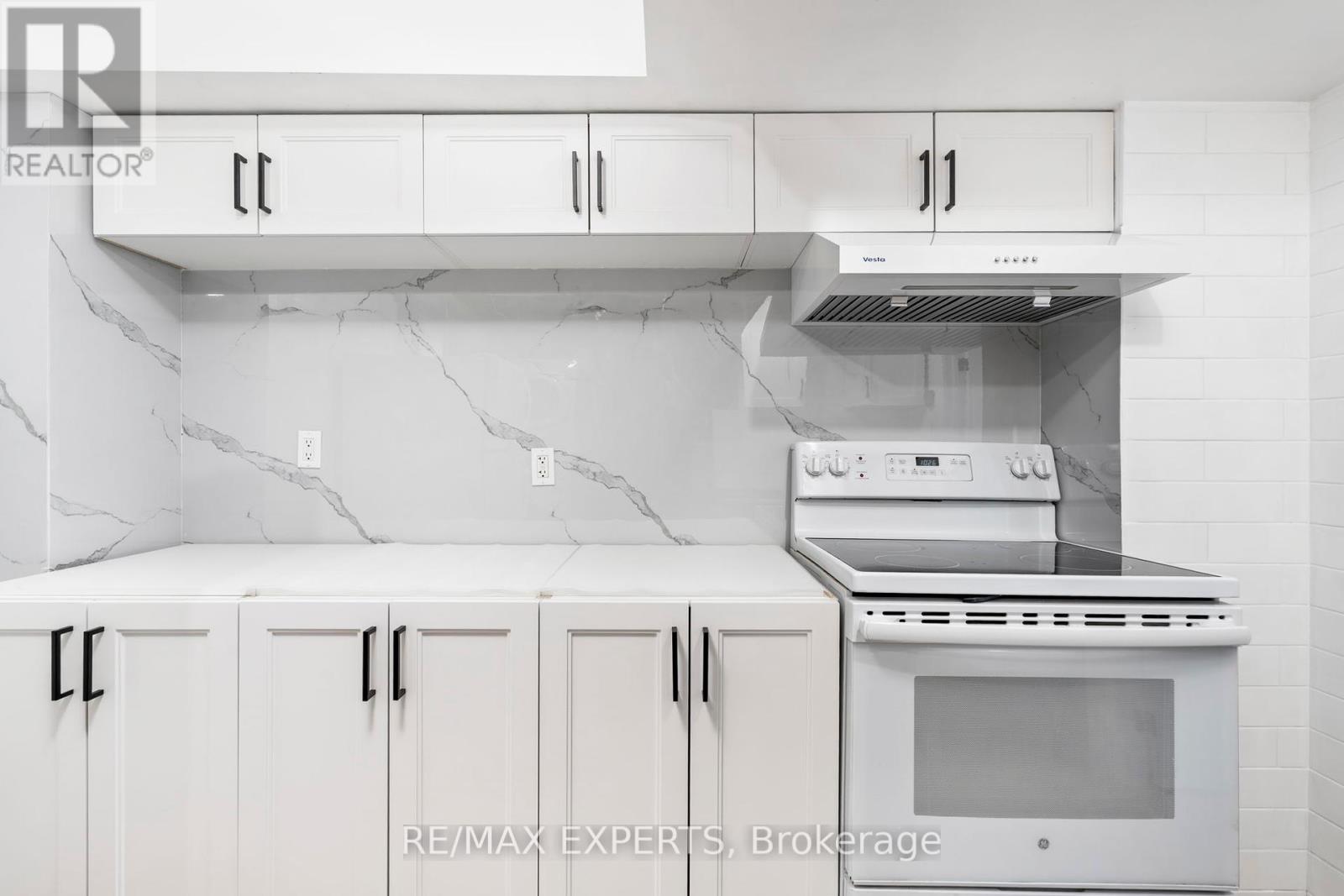 5 Paragon Road, Toronto, Ontario  M9R 1J6 - Photo 16 - W12351559