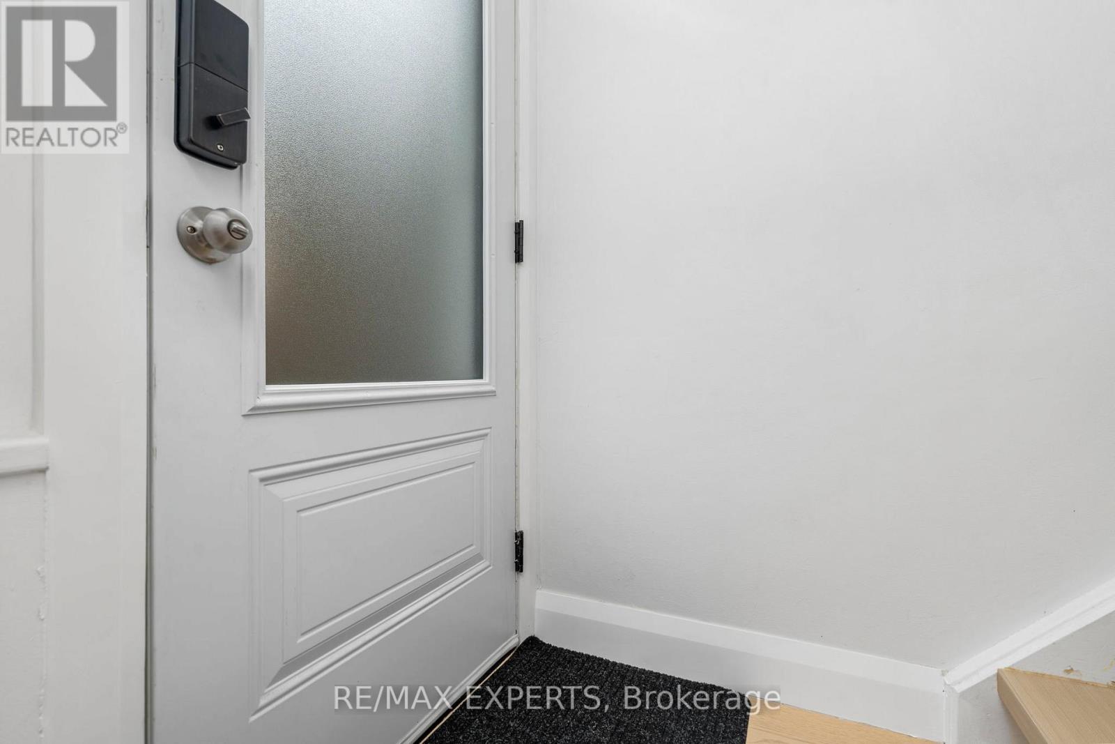 5 Paragon Road, Toronto, Ontario  M9R 1J6 - Photo 3 - W12351559
