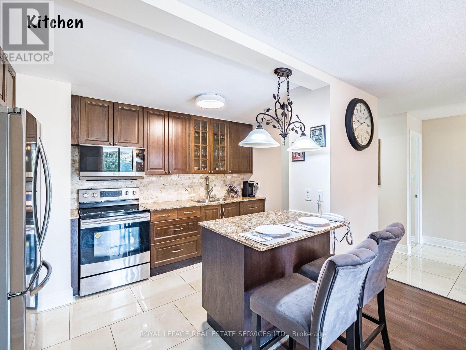 203 - 1300 Mississauga Valley Boulevard, Mississauga, Ontario L5A 3S8 - Photo 12 - W12350226