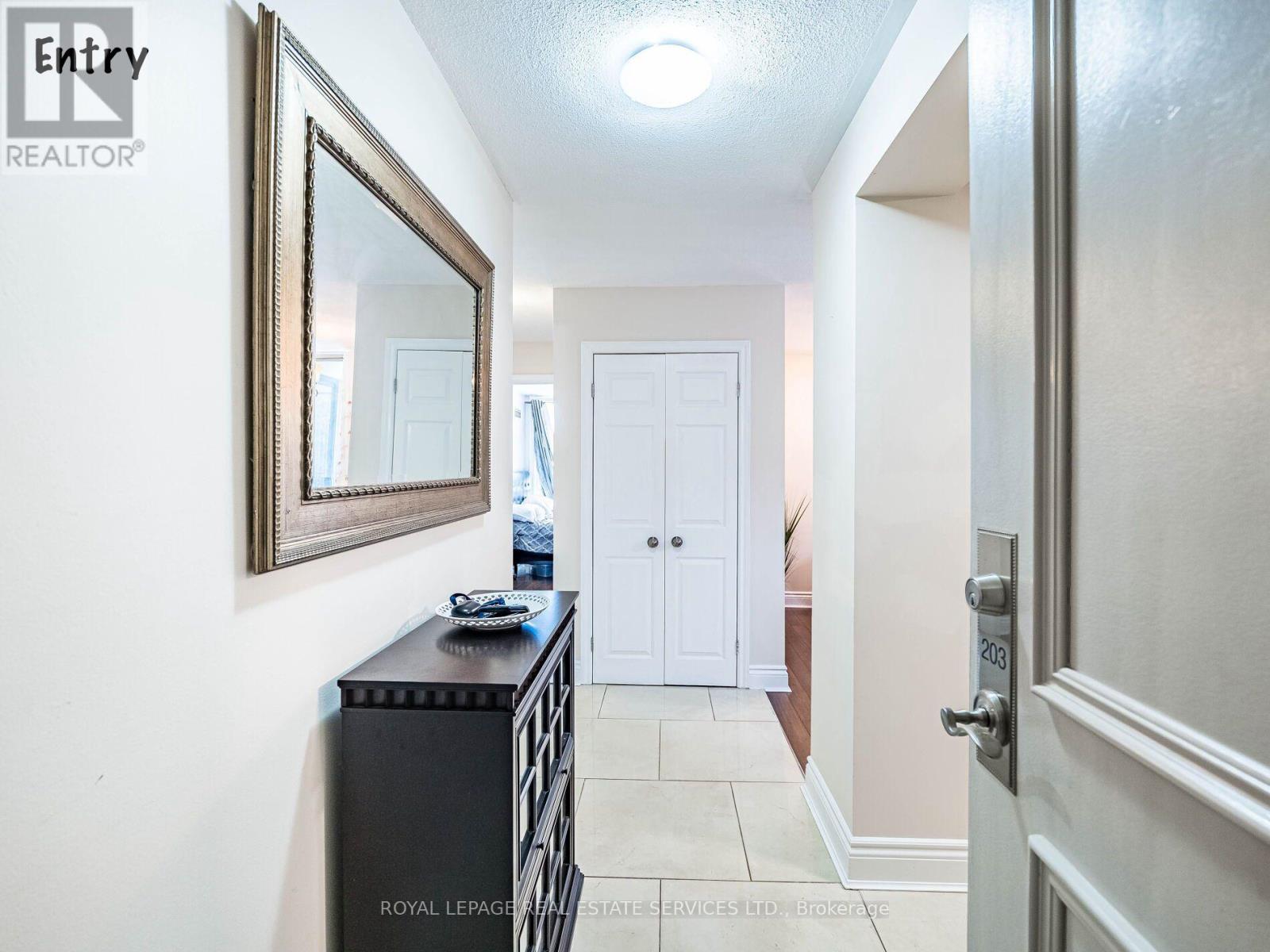 203 - 1300 Mississauga Valley Boulevard, Mississauga, Ontario L5A 3S8 - Photo 5 - W12350226