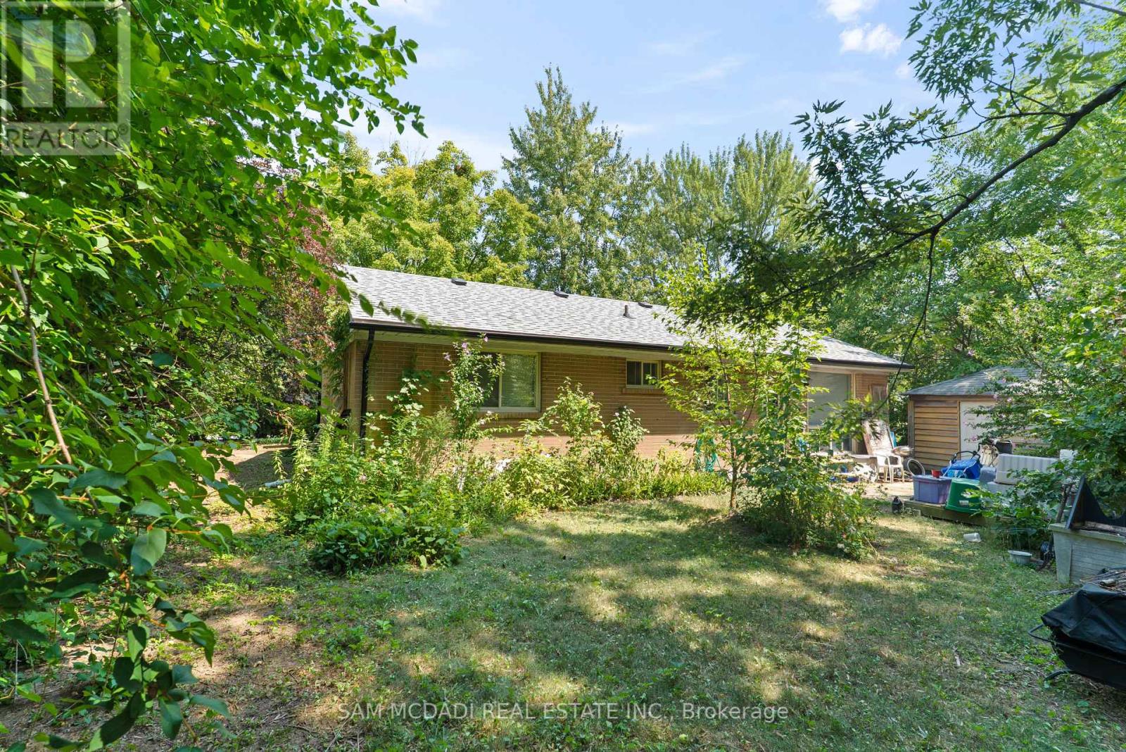 1610 Magenta Court, Mississauga, Ontario  L5G 3A7 - Photo 11 - W12351298
