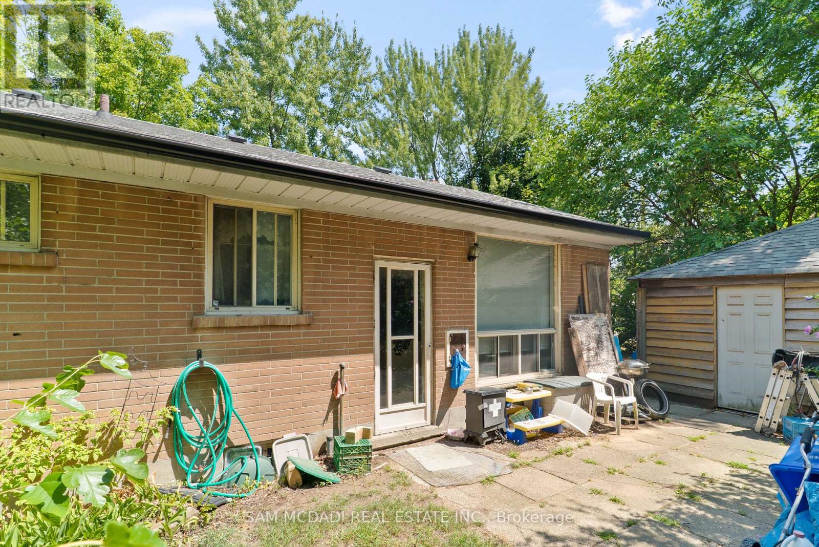 1610 Magenta Court, Mississauga, Ontario  L5G 3A7 - Photo 10 - W12351298