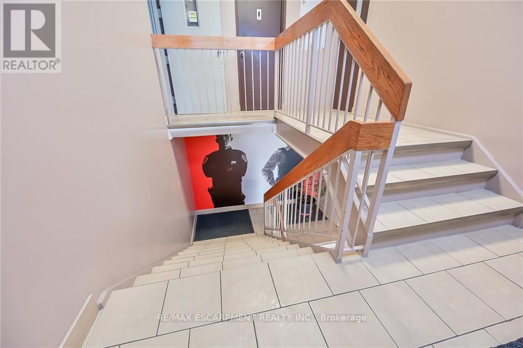 54 Centennial Parkway N, Hamilton, Ontario  L8E 1H6 - Photo 28 - X12351527