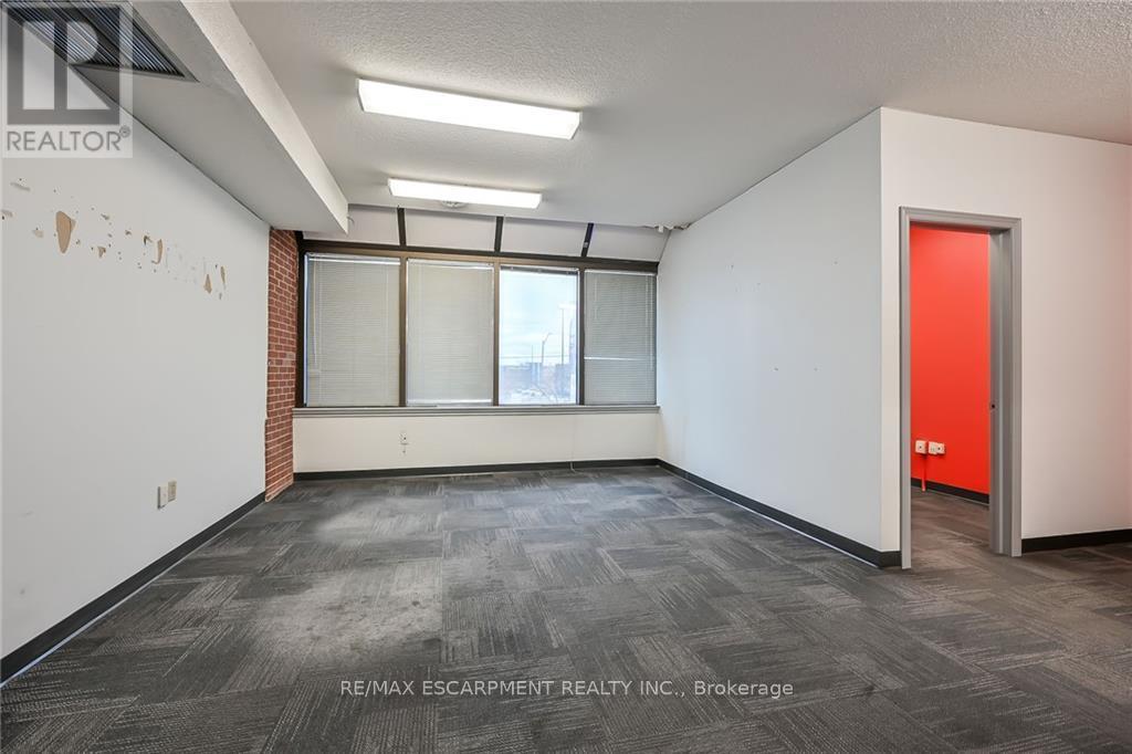 54 Centennial Parkway N, Hamilton, Ontario  L8E 1H6 - Photo 46 - X12351527