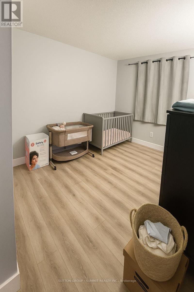 1060 Southdale Road E, London South, Ontario  N6E 1B2 - Photo 12 - X12351537