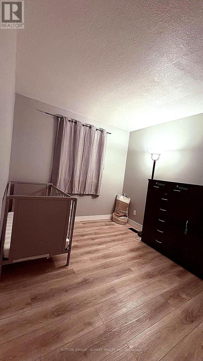 1060 Southdale Road E, London South, Ontario  N6E 1B2 - Photo 16 - X12351537