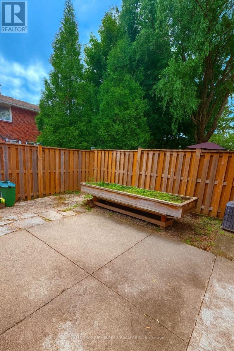1060 Southdale Road E, London South, Ontario  N6E 1B2 - Photo 20 - X12351537