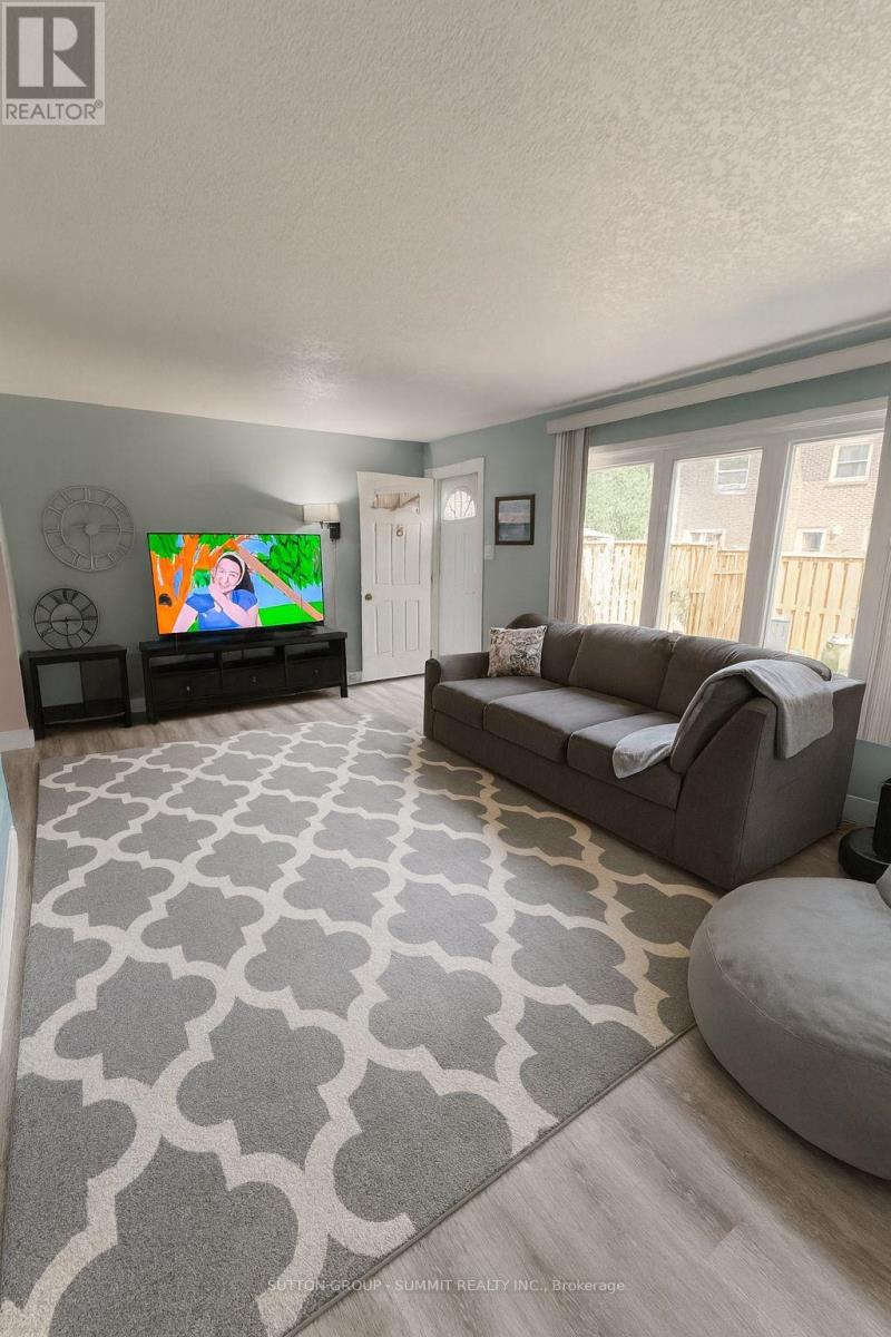 1060 Southdale Road E, London South, Ontario  N6E 1B2 - Photo 9 - X12351537