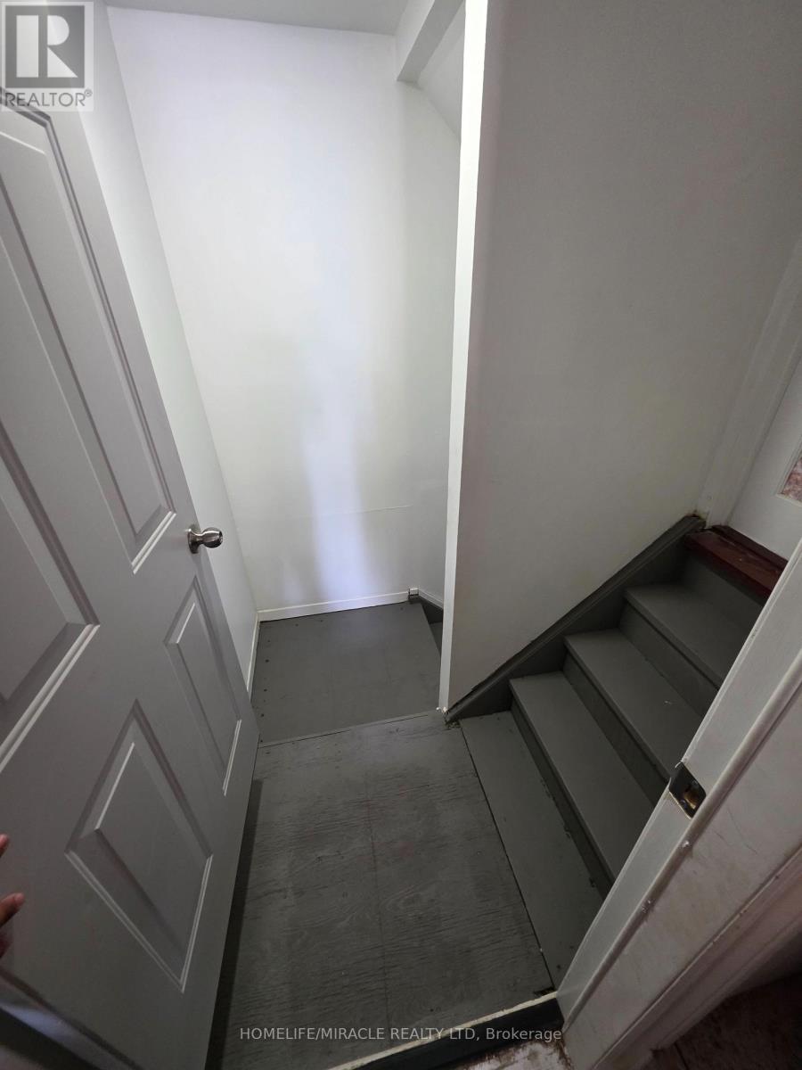 Lower - 25 Judith Crescent, Brampton, Ontario  L6S 3J3 - Photo 3 - W12351517