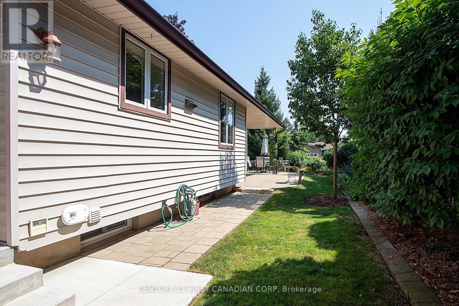 68 Nottinghill Crescent, London South, Ontario  N6K 1R2 - Photo 33 - X12342618