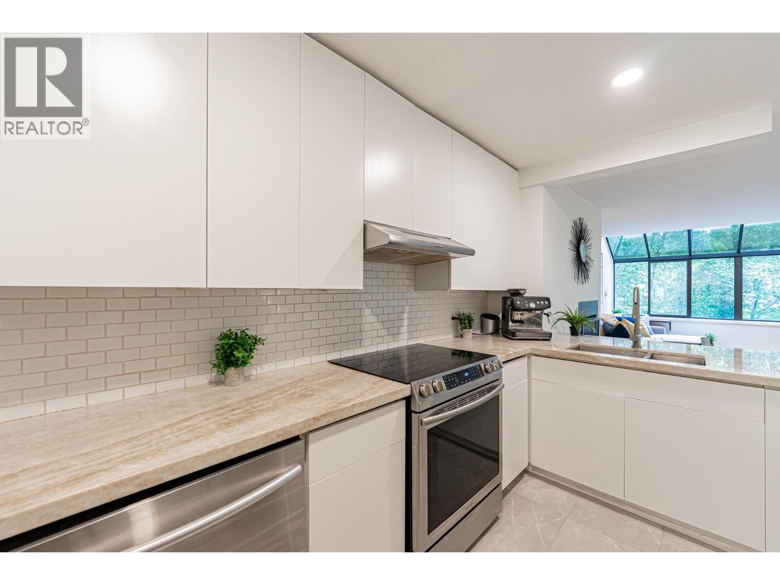 5 1786 Esquimalt Avenue, West Vancouver, British Columbia  V7V 1R8 - Photo 8 - R3038293