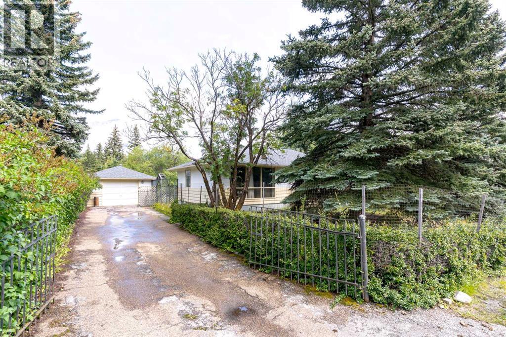 125 Rainbow Avenue, Banff, Alberta  T1L 1A1 - Photo 2 - A2249719