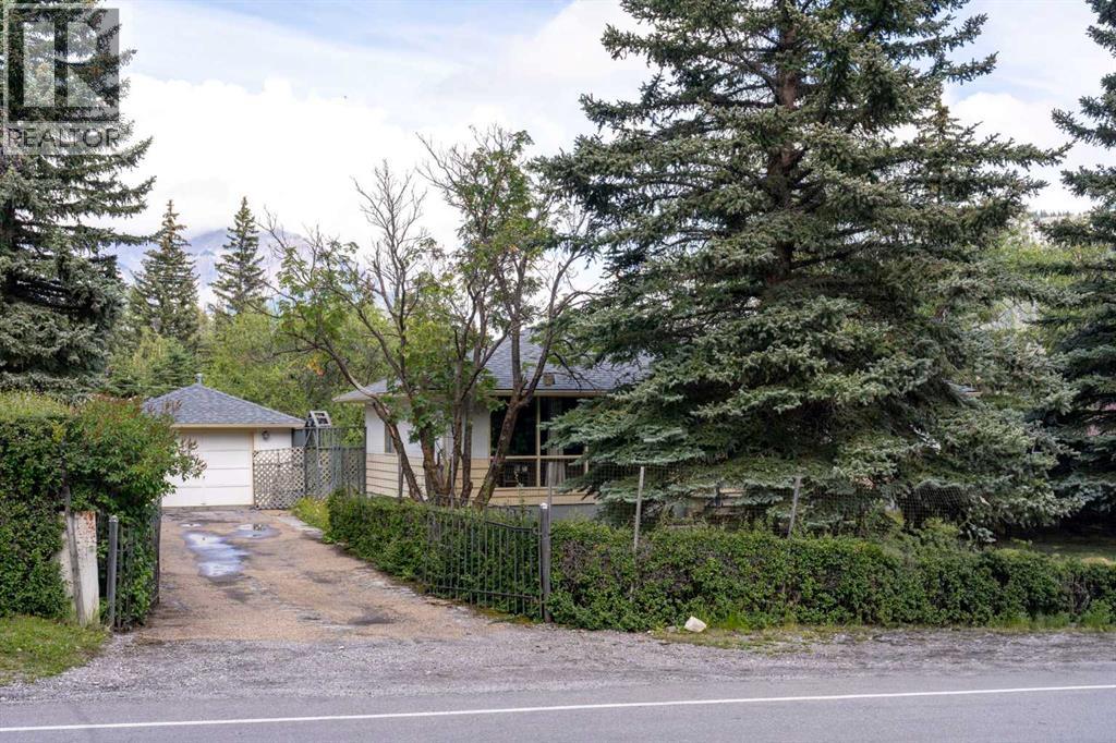 125 Rainbow Avenue, Banff, Alberta  T1L 1A1 - Photo 1 - A2249719