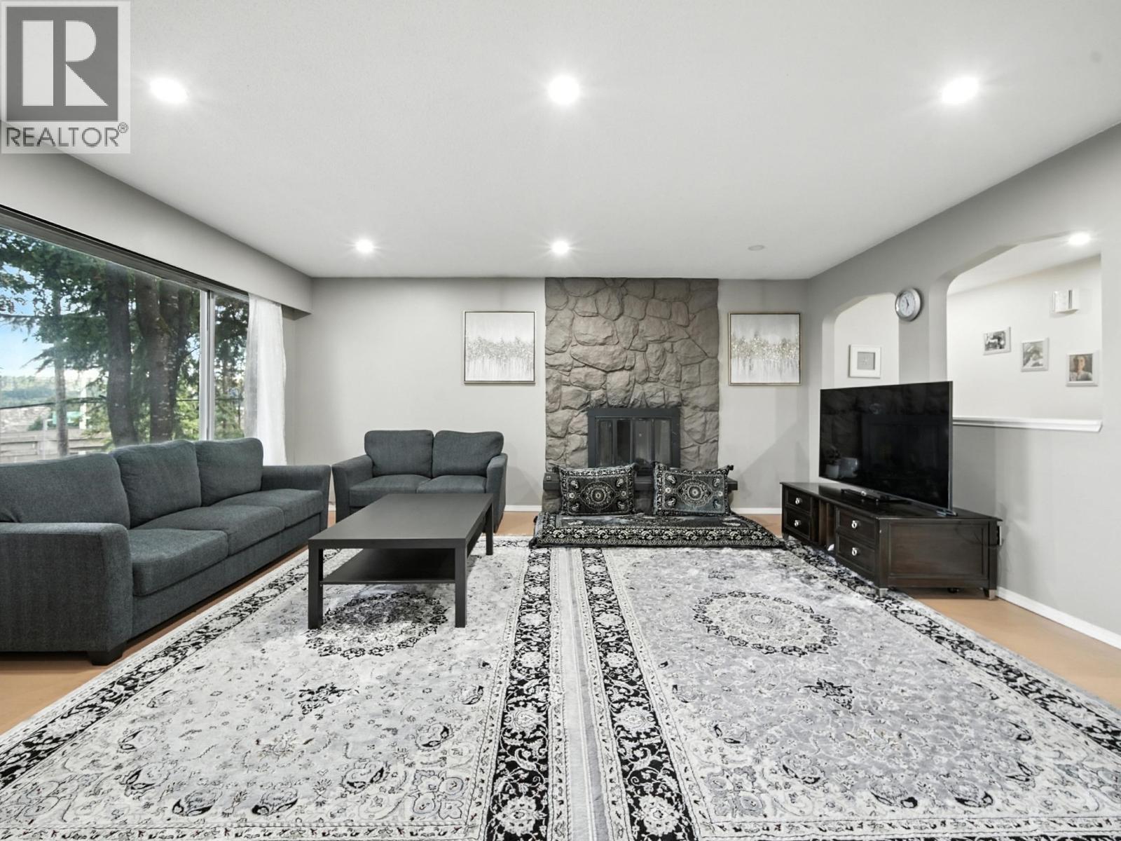 83 Warrick Street, Coquitlam, British Columbia  V3K 5L3 - Photo 2 - R3035078