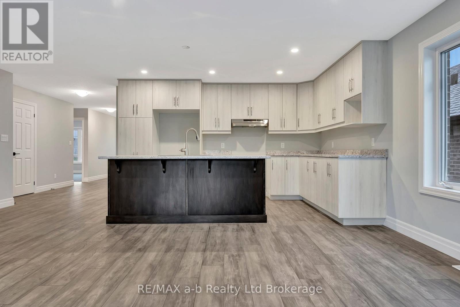 129 Lossing Drive, Norwich, Ontario  N0J 1P0 - Photo 10 - X12351574