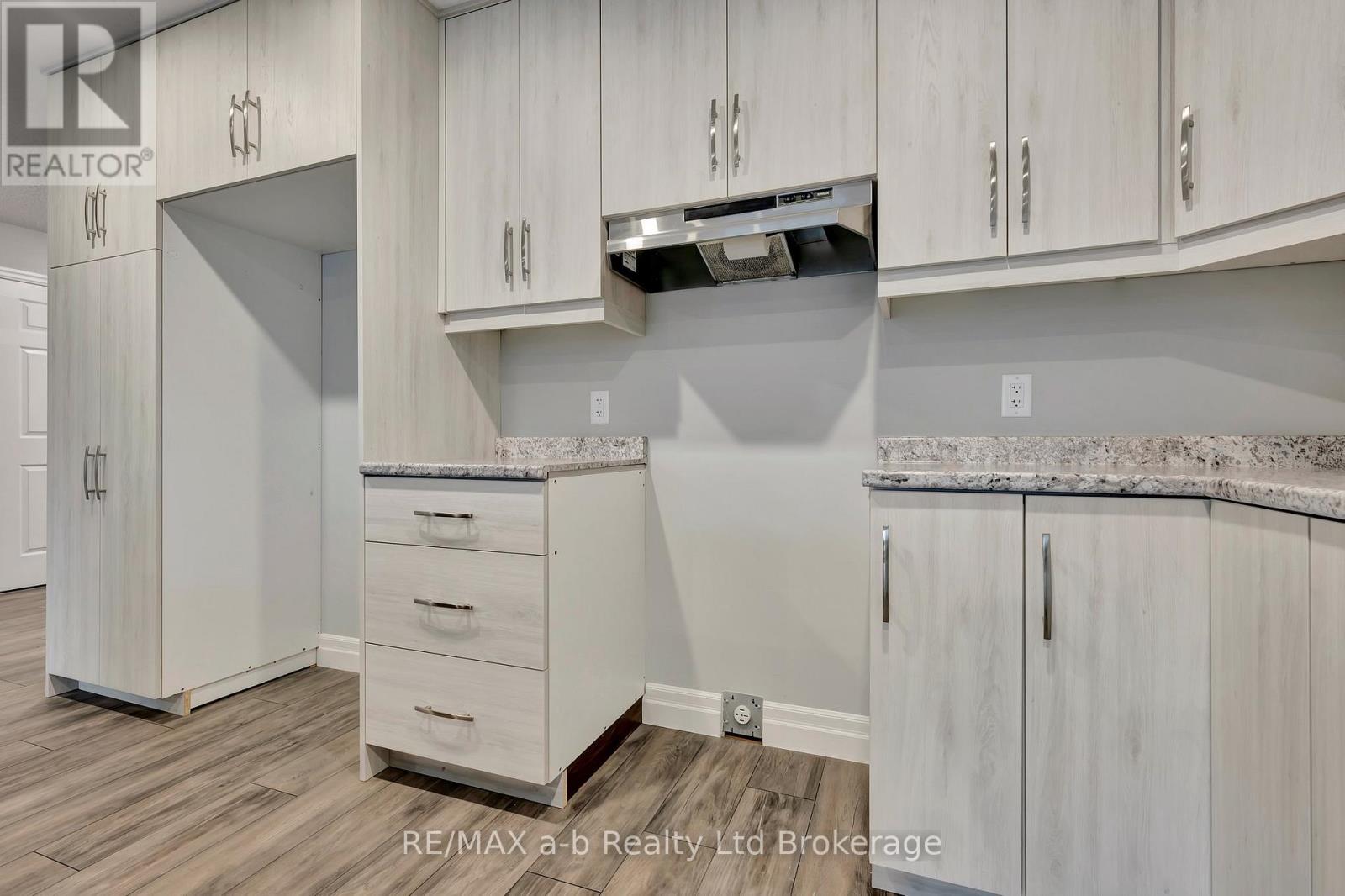 129 Lossing Drive, Norwich, Ontario  N0J 1P0 - Photo 11 - X12351574