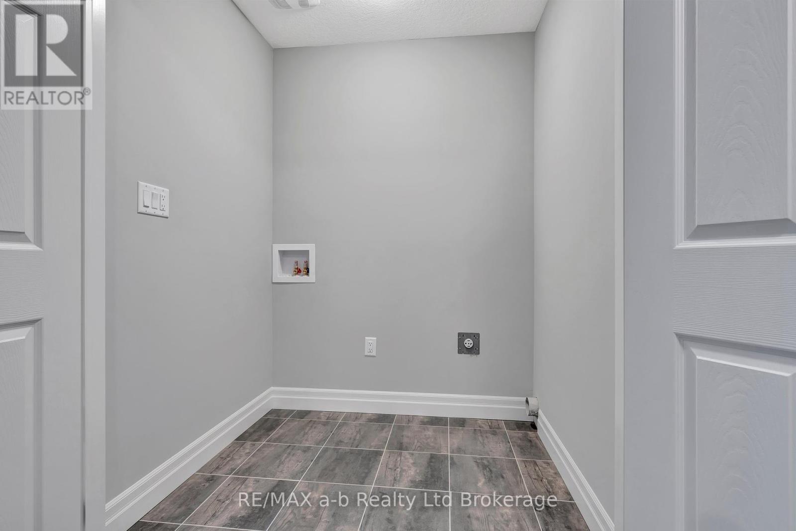 129 Lossing Drive, Norwich, Ontario  N0J 1P0 - Photo 17 - X12351574