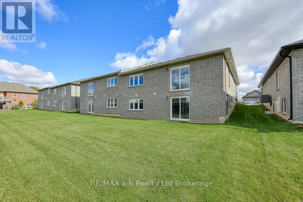 129 Lossing Drive, Norwich, Ontario  N0J 1P0 - Photo 2 - X12351574