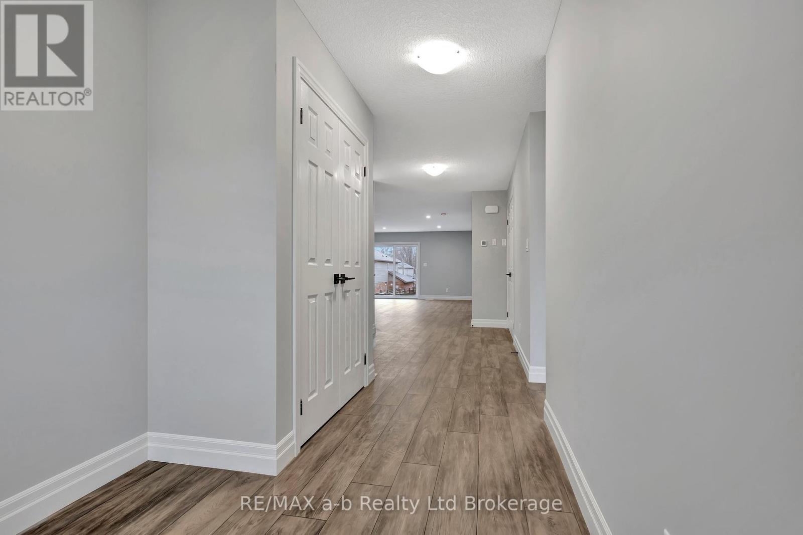 129 Lossing Drive, Norwich, Ontario  N0J 1P0 - Photo 4 - X12351574