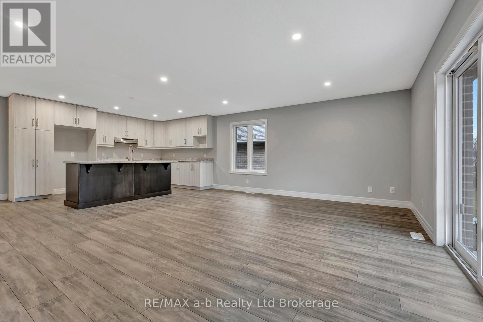 129 Lossing Drive, Norwich, Ontario  N0J 1P0 - Photo 8 - X12351574