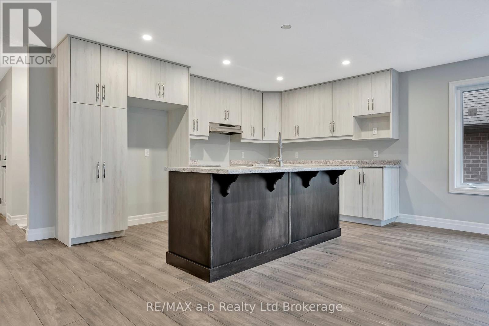 129 Lossing Drive, Norwich, Ontario  N0J 1P0 - Photo 9 - X12351574