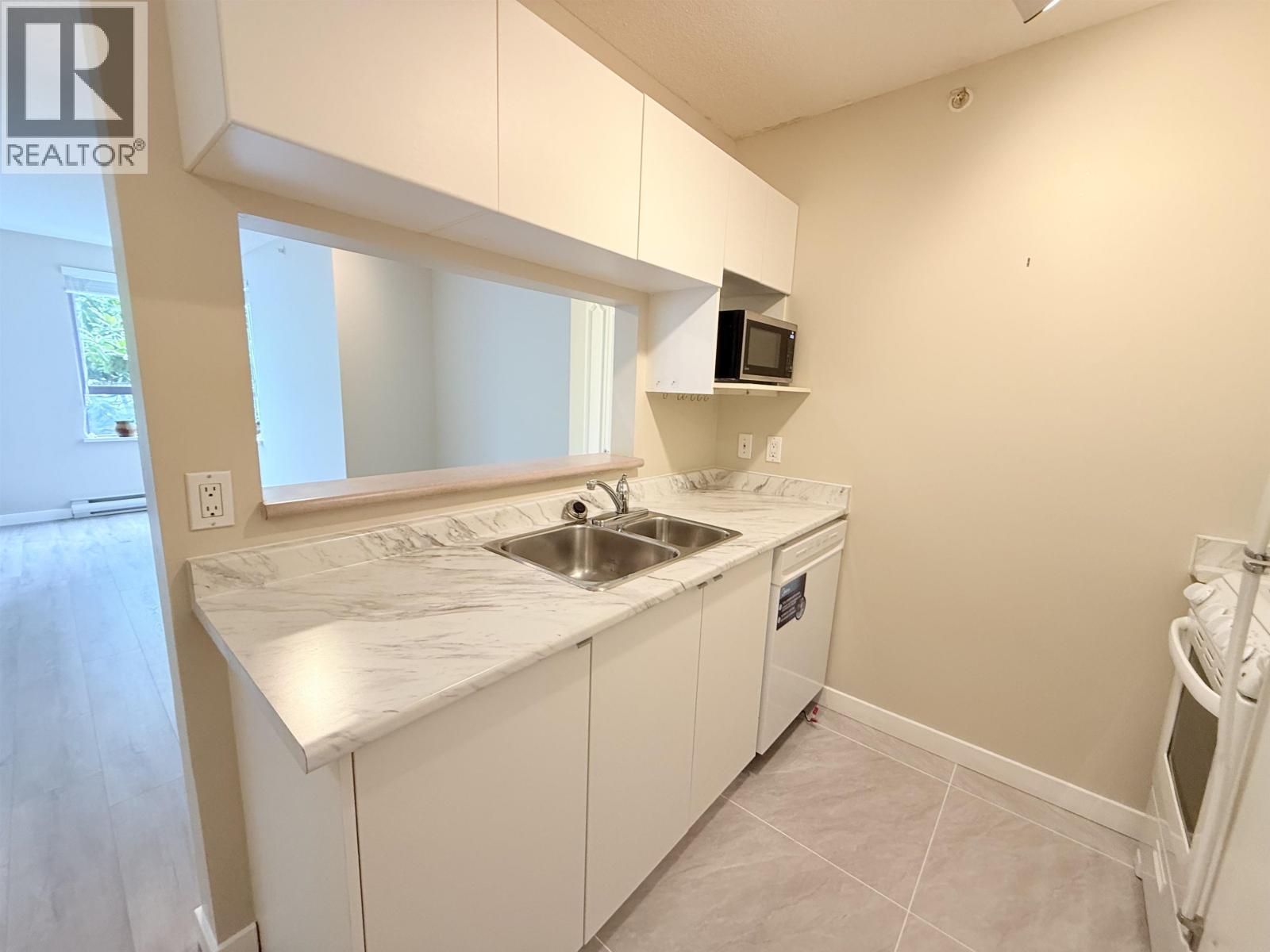 210 3455 Ascot Place, Vancouver, British Columbia  V5R 6B7 - Photo 8 - R3038304