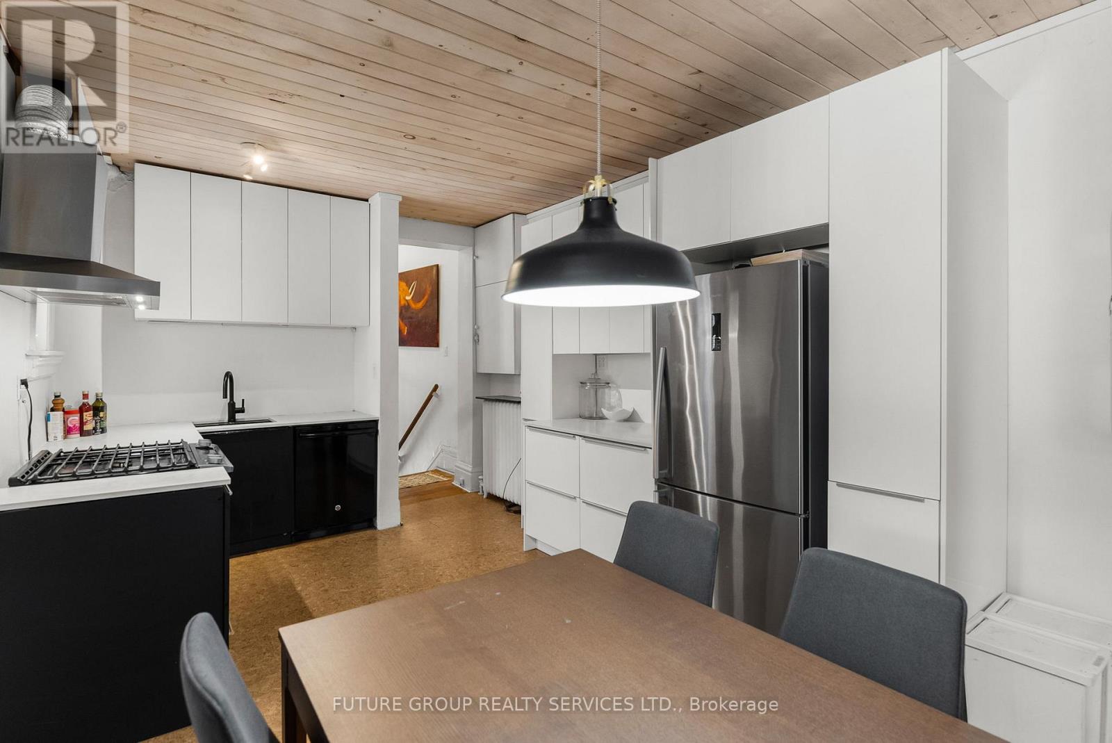 10 BORDEN STREET, Toronto, Ontario