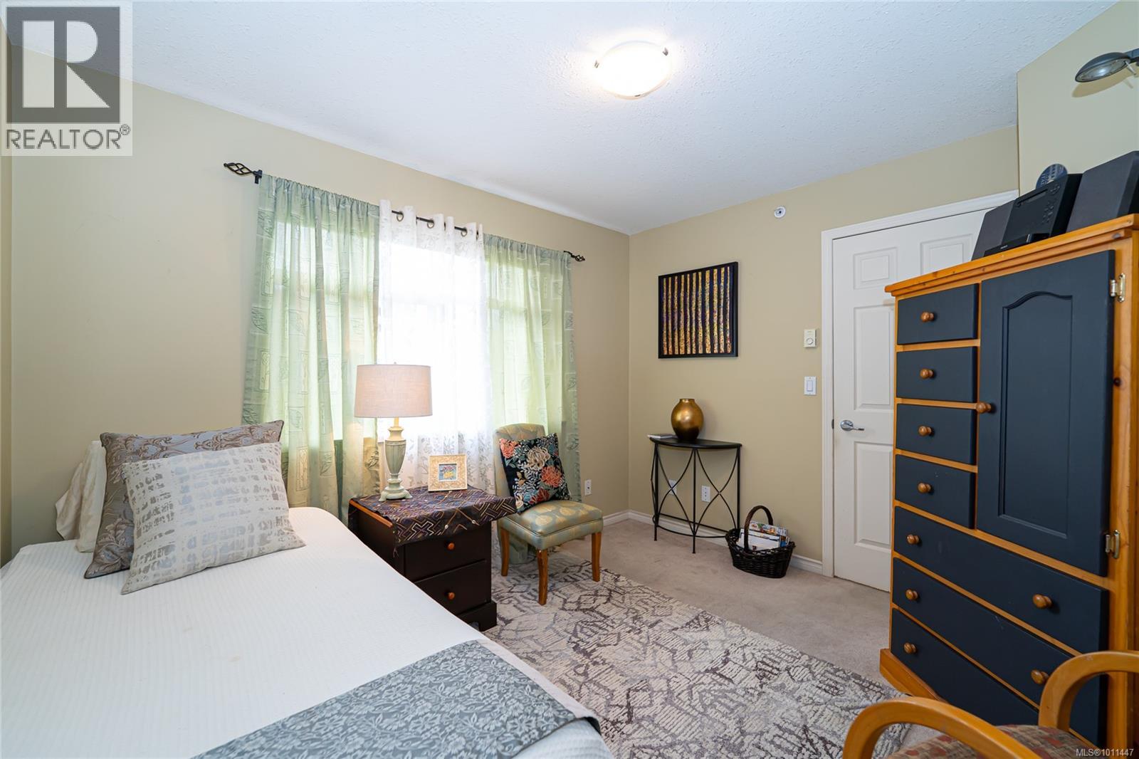 Property at 17 332 Belaire St image 5