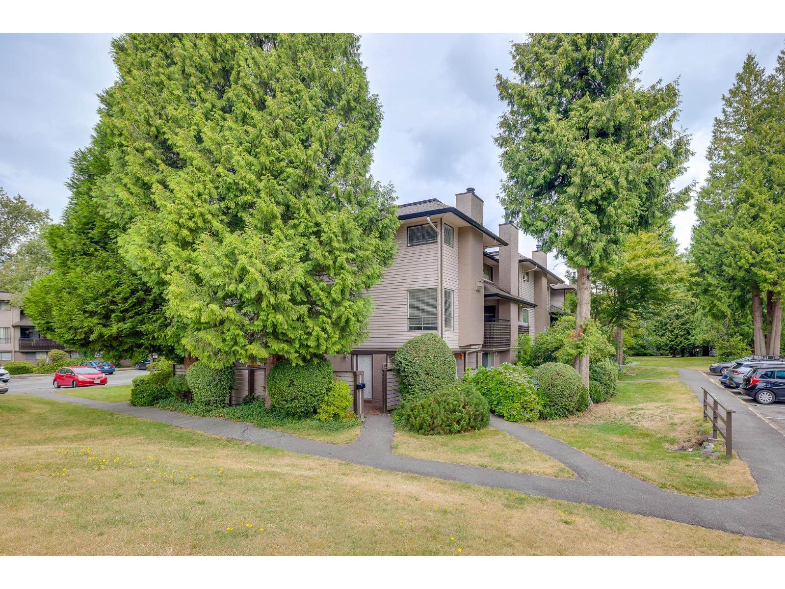 Property at 10634 HOLLY PARK LANE image 4