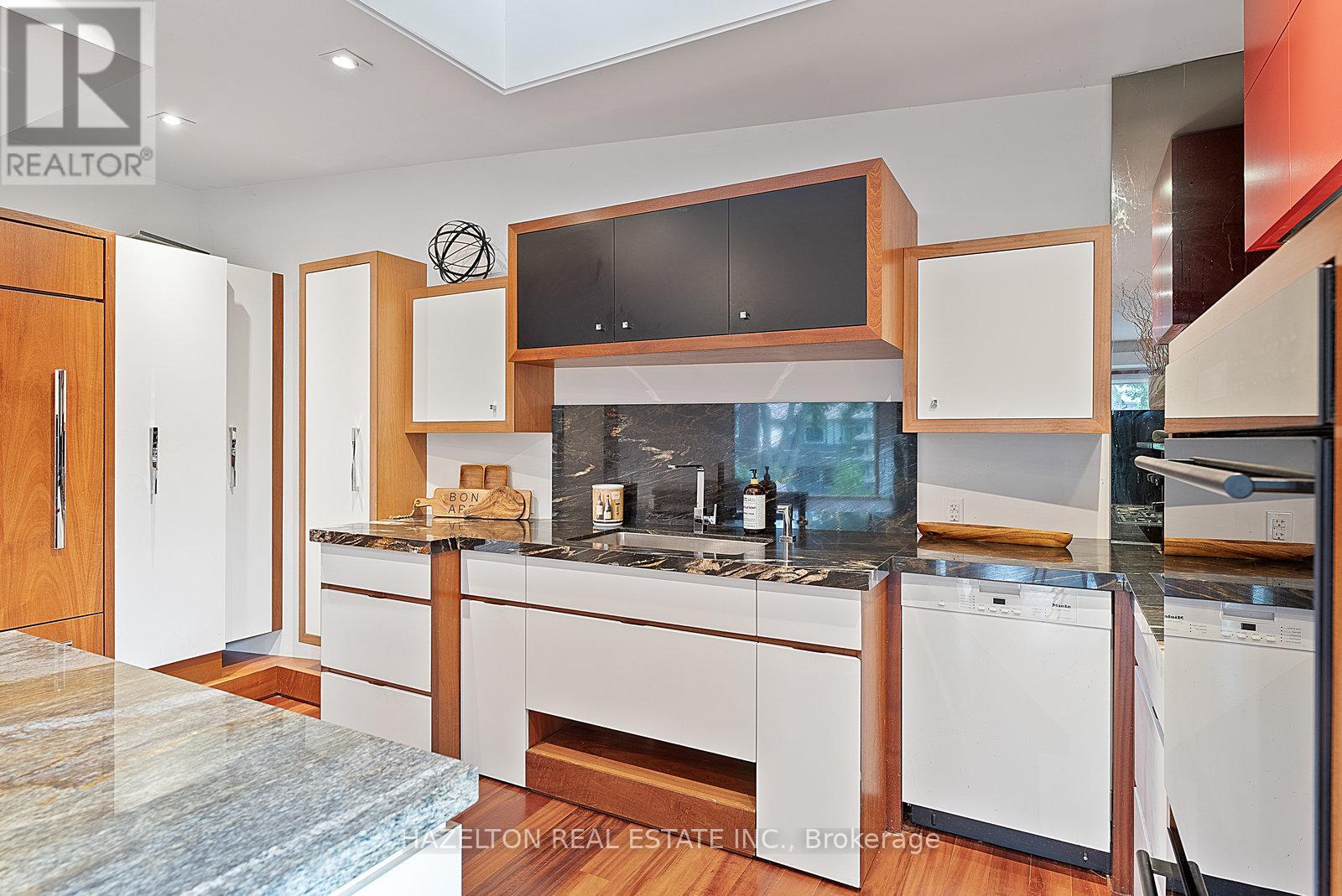 32 Regal Road, Toronto, Ontario  M6H 2J7 - Photo 8 - W12351591