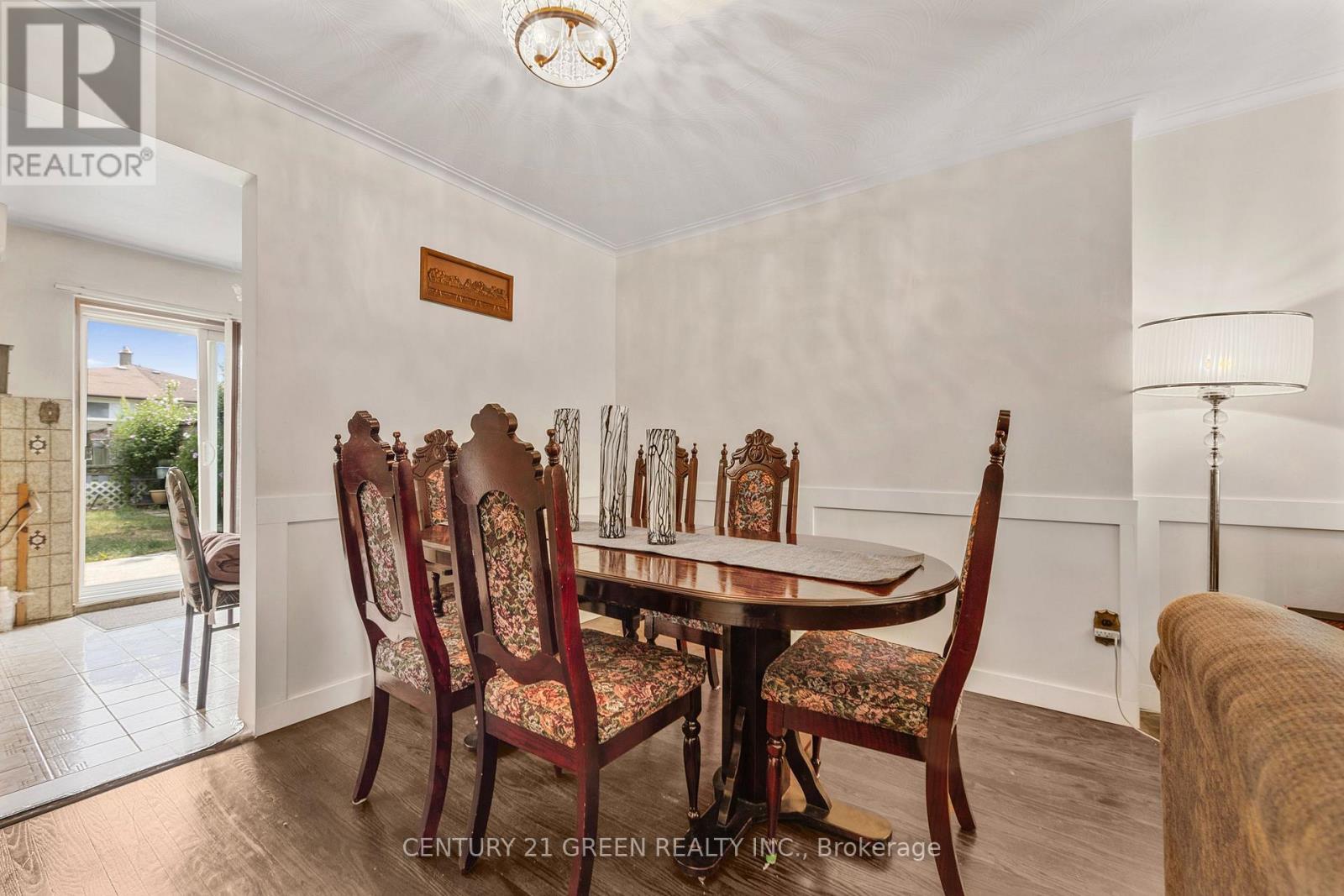 37 Rubydale Gardens, Toronto (Humber Summit), Ontario  M9L 1B8 - Photo 10 - W12351600