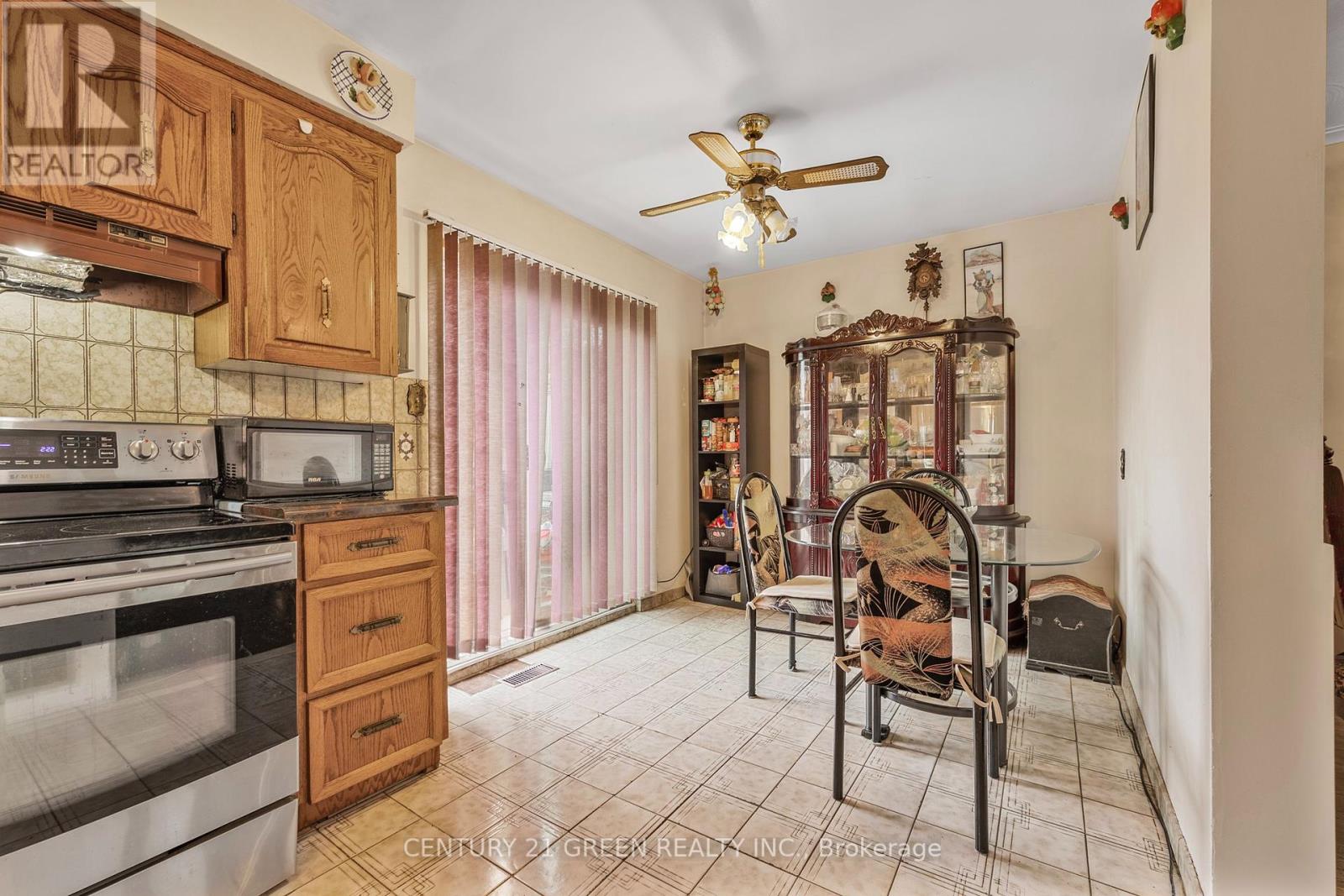 37 Rubydale Gardens, Toronto (Humber Summit), Ontario  M9L 1B8 - Photo 12 - W12351600