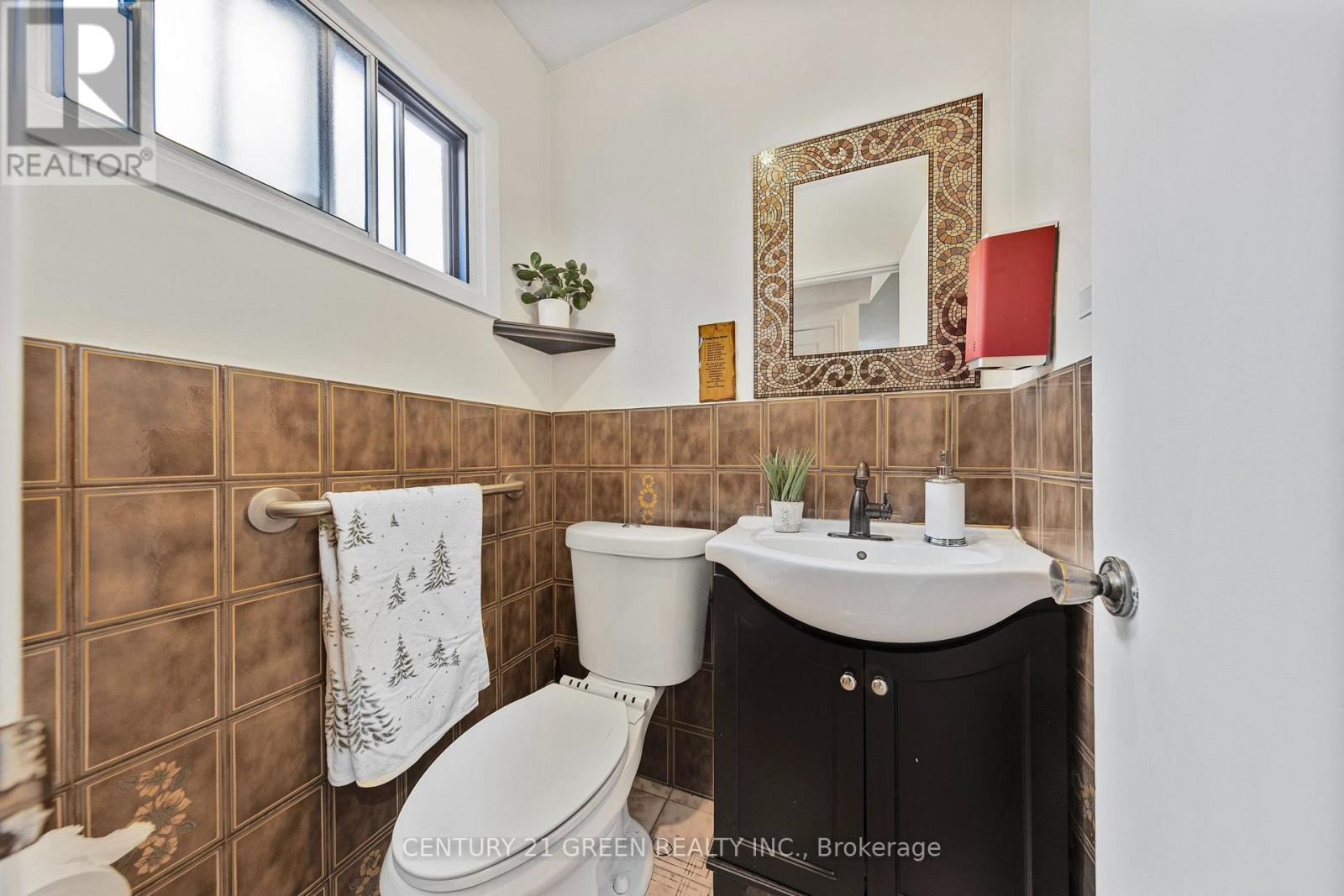 37 Rubydale Gardens, Toronto (Humber Summit), Ontario  M9L 1B8 - Photo 15 - W12351600