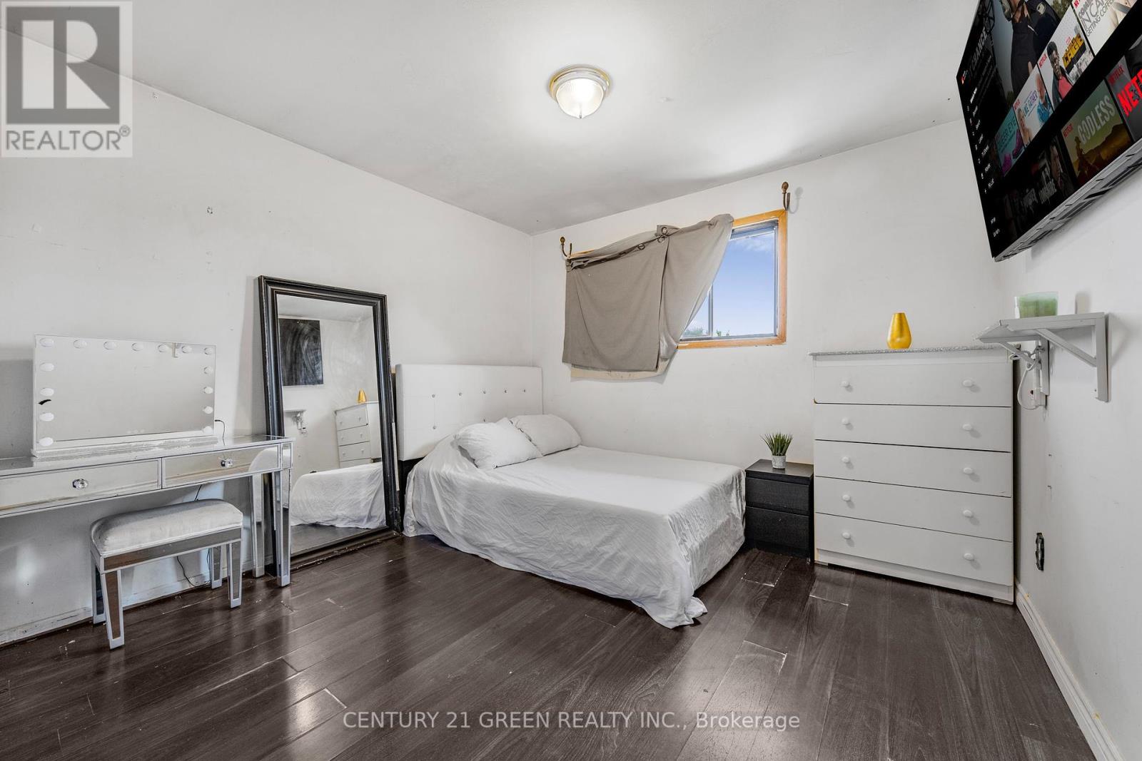 37 Rubydale Gardens, Toronto (Humber Summit), Ontario  M9L 1B8 - Photo 17 - W12351600