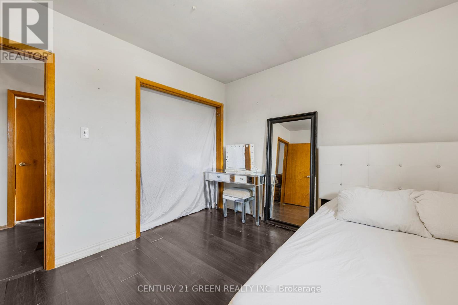 37 Rubydale Gardens, Toronto (Humber Summit), Ontario  M9L 1B8 - Photo 18 - W12351600