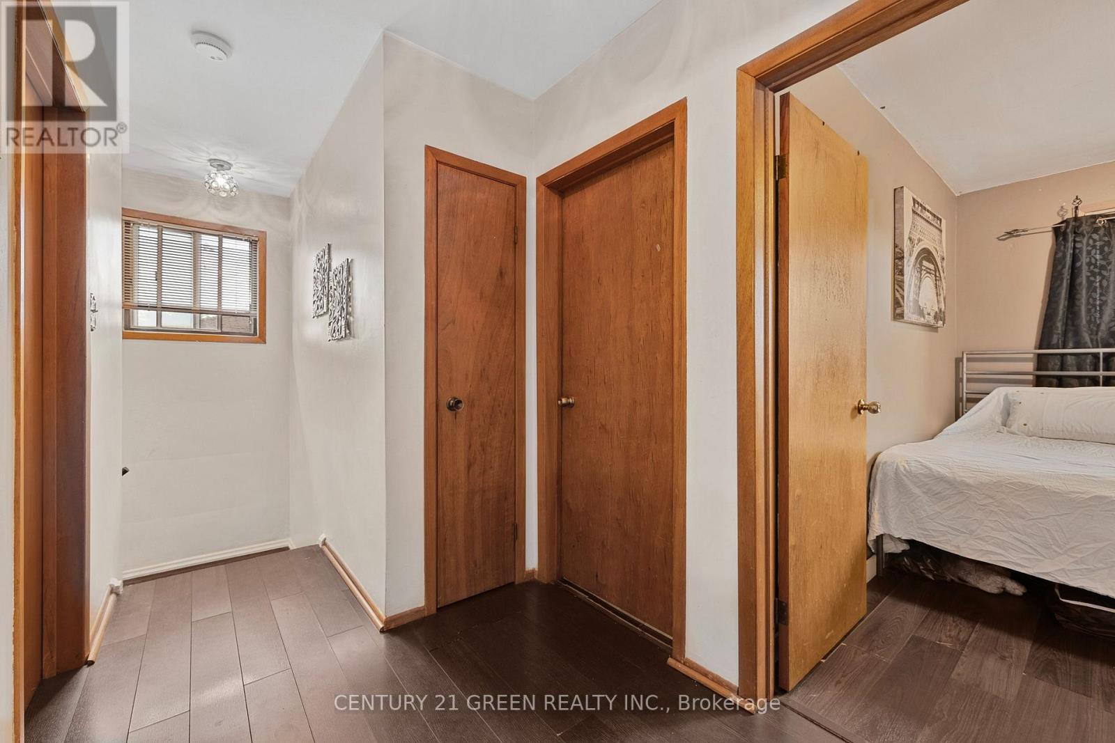 37 Rubydale Gardens, Toronto (Humber Summit), Ontario  M9L 1B8 - Photo 19 - W12351600
