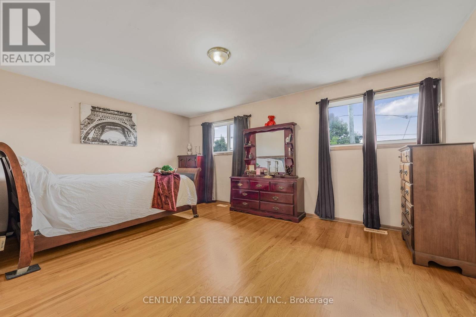 37 Rubydale Gardens, Toronto (Humber Summit), Ontario  M9L 1B8 - Photo 23 - W12351600