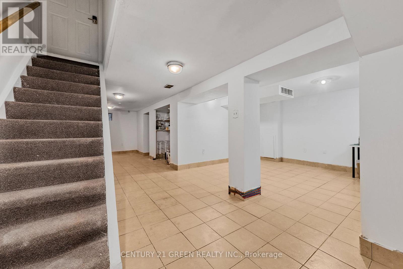 37 Rubydale Gardens, Toronto (Humber Summit), Ontario  M9L 1B8 - Photo 25 - W12351600