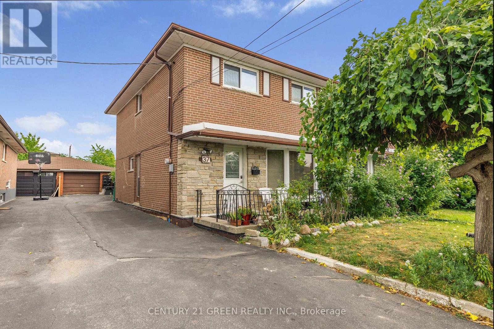 Property at 37 RUBYDALE GARDENS image 3