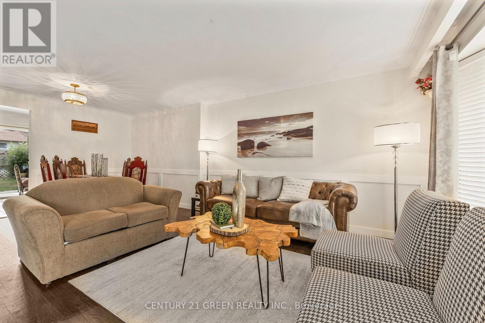 37 Rubydale Gardens, Toronto (Humber Summit), Ontario  M9L 1B8 - Photo 6 - W12351600