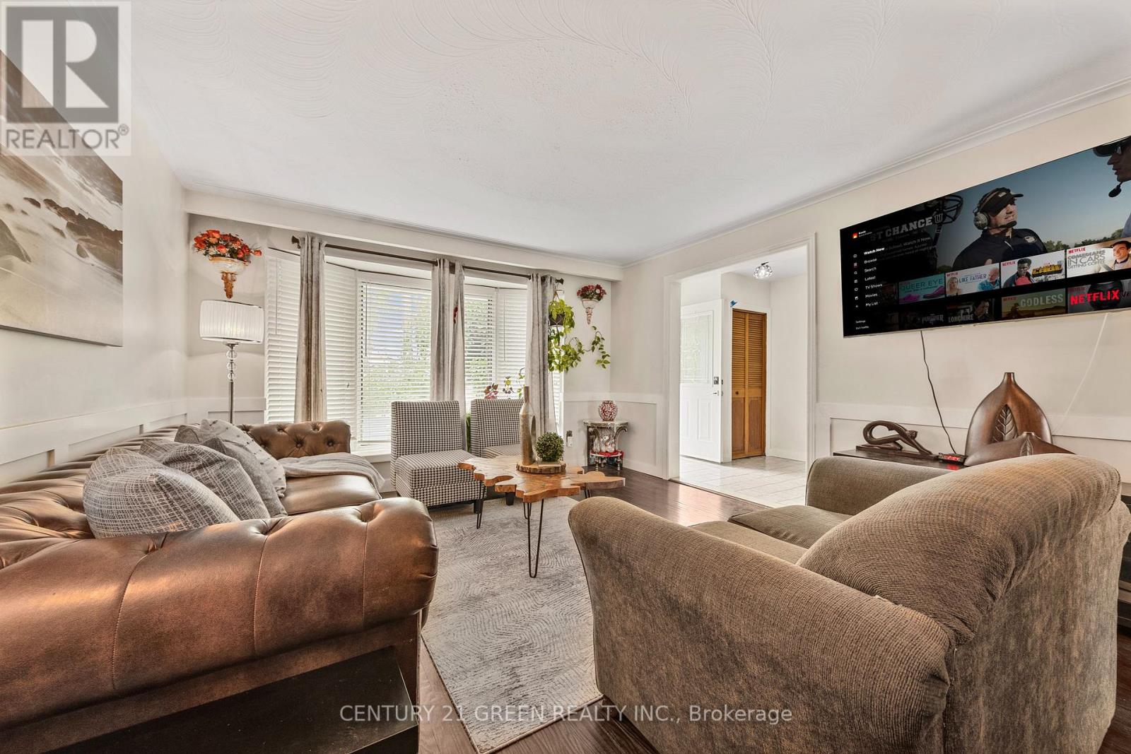 37 Rubydale Gardens, Toronto (Humber Summit), Ontario  M9L 1B8 - Photo 7 - W12351600