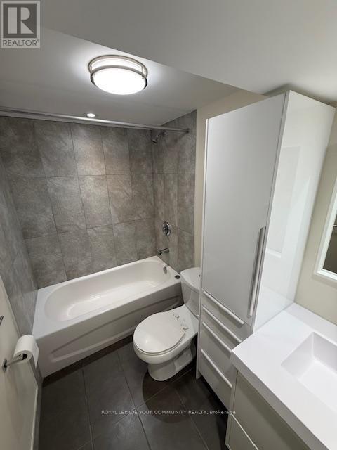 10 Fallingdale Crescent, Toronto, Ontario  M3J 1C3 - Photo 11 - W12351608