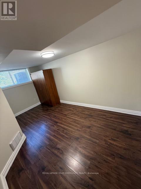 10 Fallingdale Crescent, Toronto, Ontario  M3J 1C3 - Photo 12 - W12351608