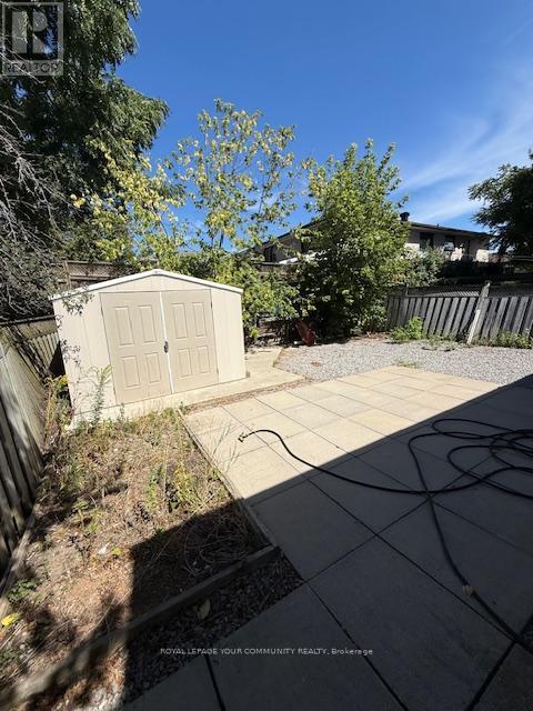 10 Fallingdale Crescent, Toronto, Ontario  M3J 1C3 - Photo 17 - W12351608