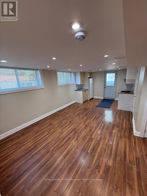 10 Fallingdale Crescent, Toronto, Ontario  M3J 1C3 - Photo 2 - W12351608
