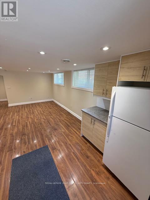 10 Fallingdale Crescent, Toronto, Ontario  M3J 1C3 - Photo 5 - W12351608