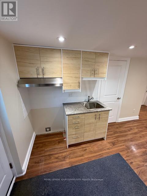 10 Fallingdale Crescent, Toronto, Ontario  M3J 1C3 - Photo 6 - W12351608
