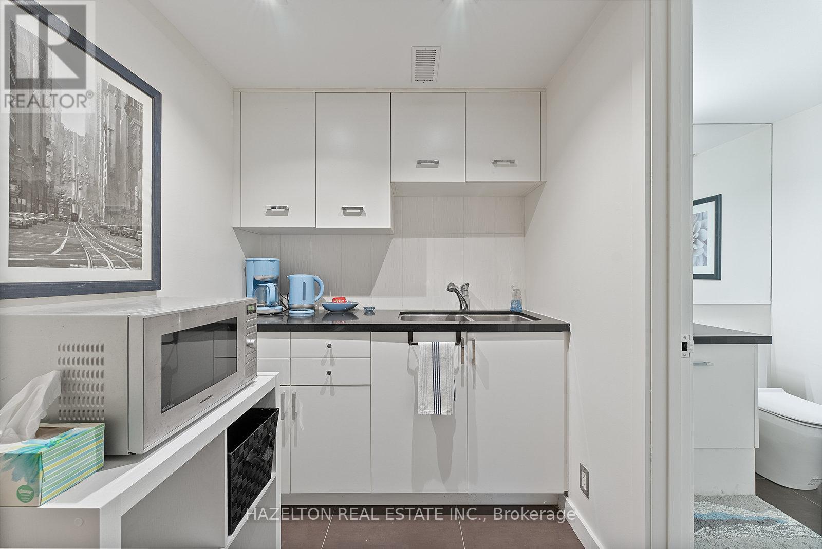 32 Regal Road, Toronto, Ontario  M6H 2J7 - Photo 48 - W12351591