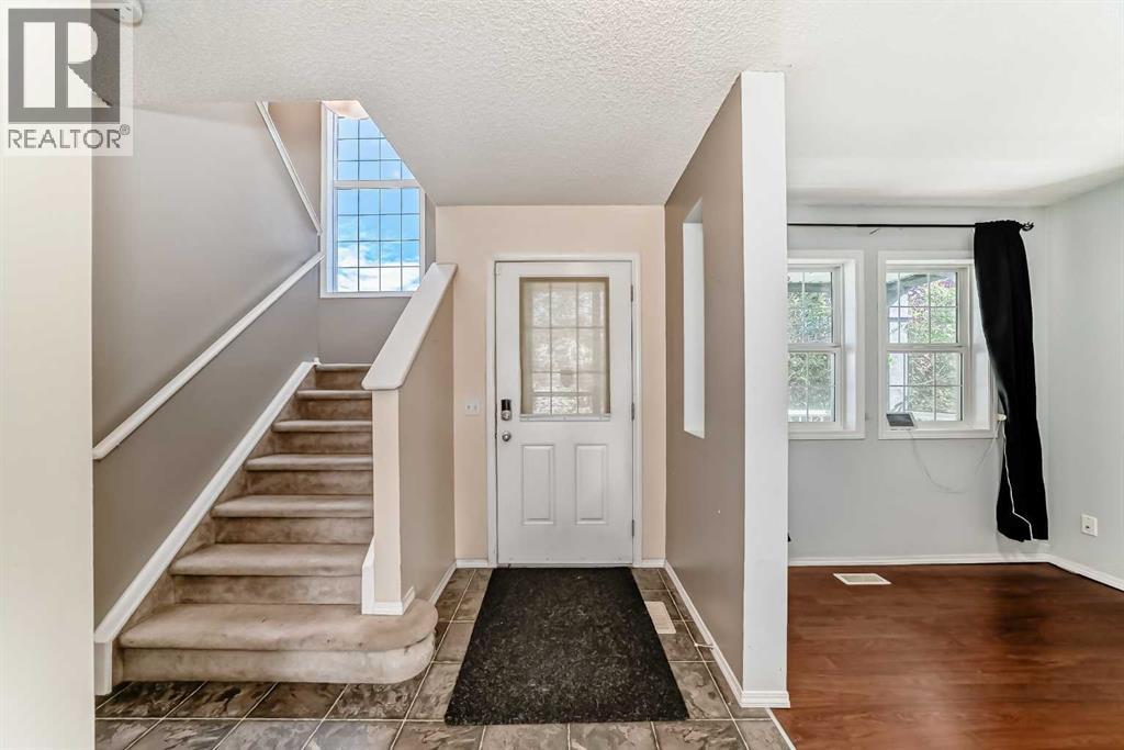 Property at 69 Everglen Way SW image 5
