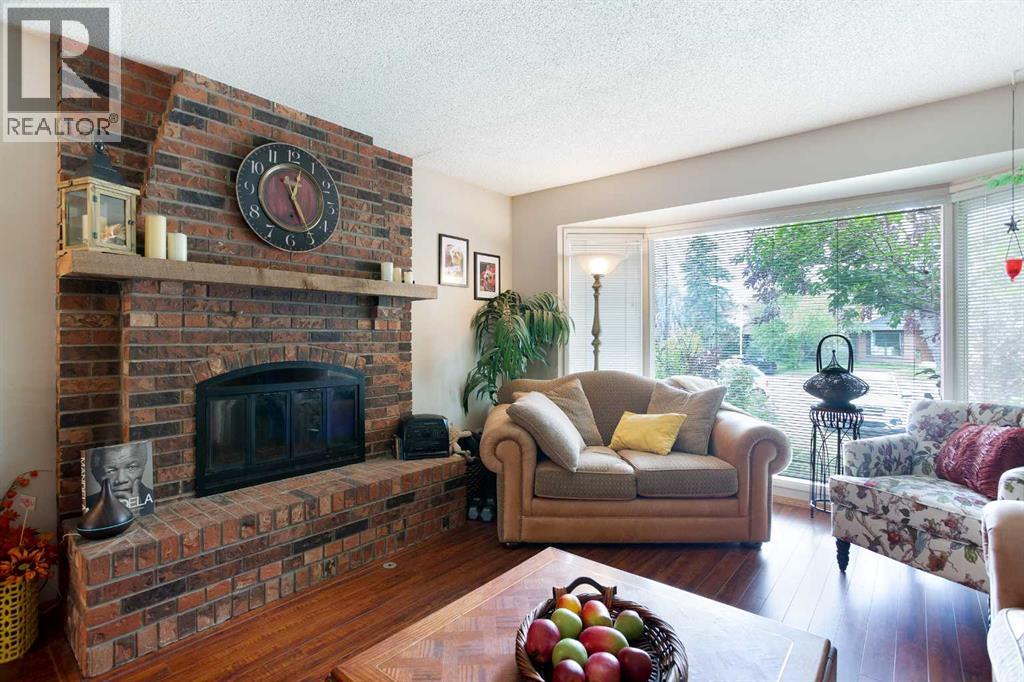Property at 119 Whiteridge Place NE image 3